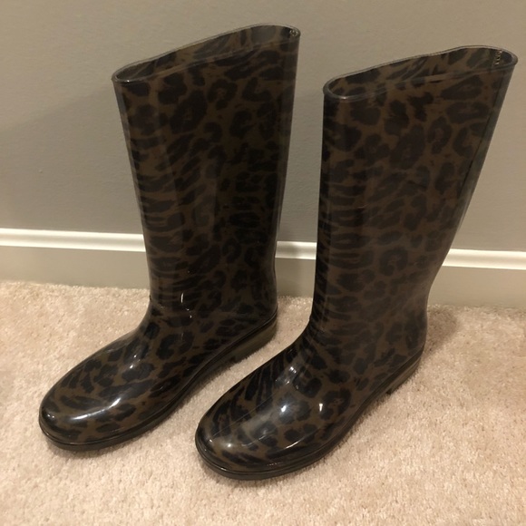 Stuart Weitzman Shoes - Stuart Weitzman “Puddles” Rainboots
